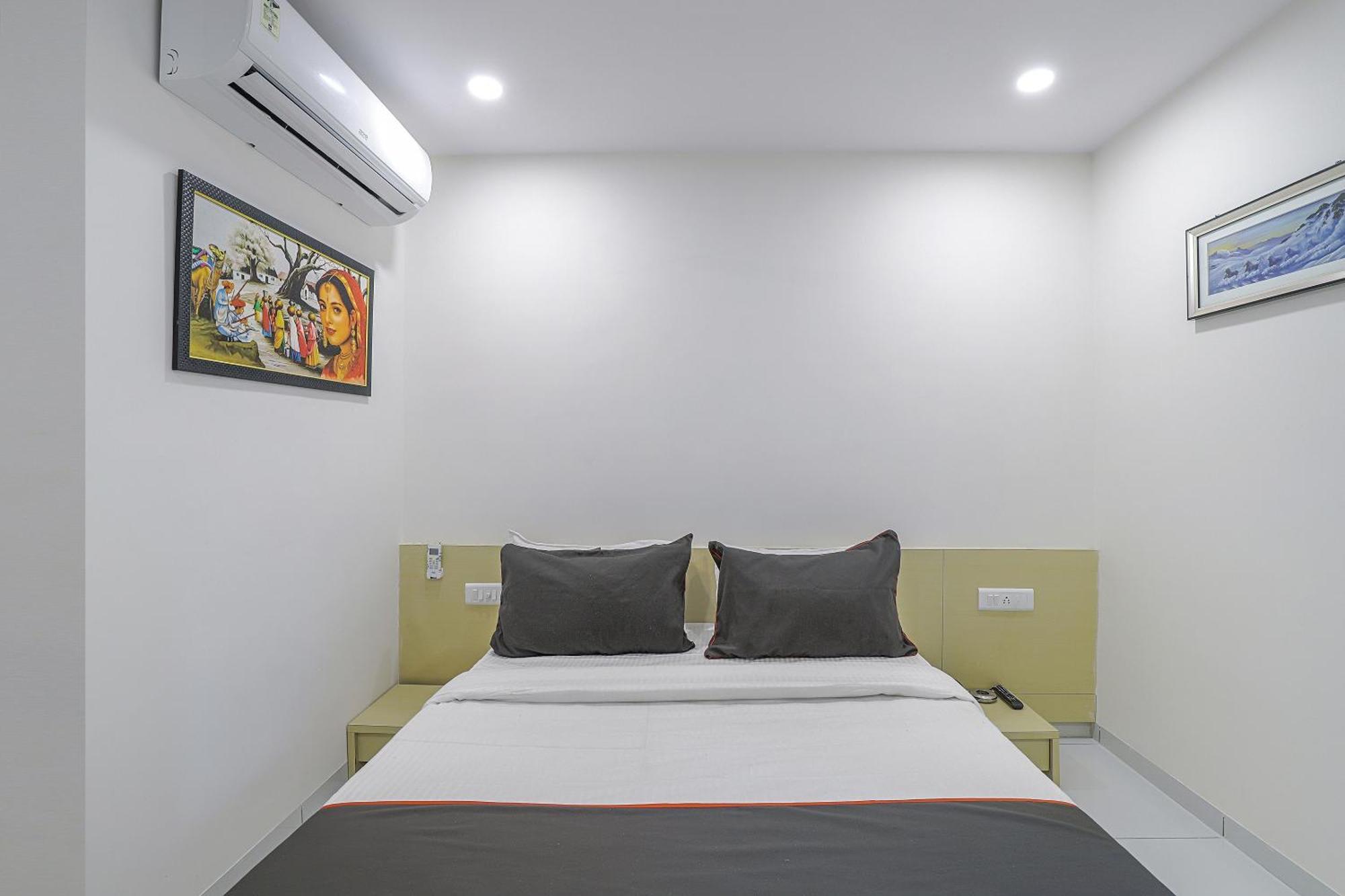 אחמדאבאד Hotel O La Veera מראה חיצוני תמונה