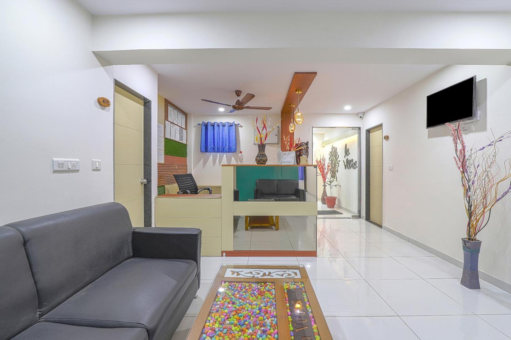אחמדאבאד Hotel O La Veera מראה חיצוני תמונה