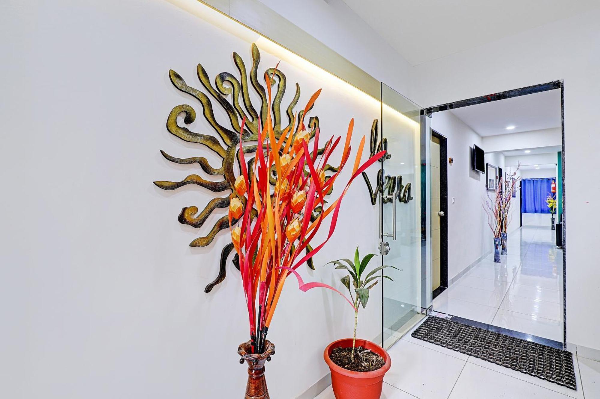 אחמדאבאד Hotel O La Veera מראה חיצוני תמונה